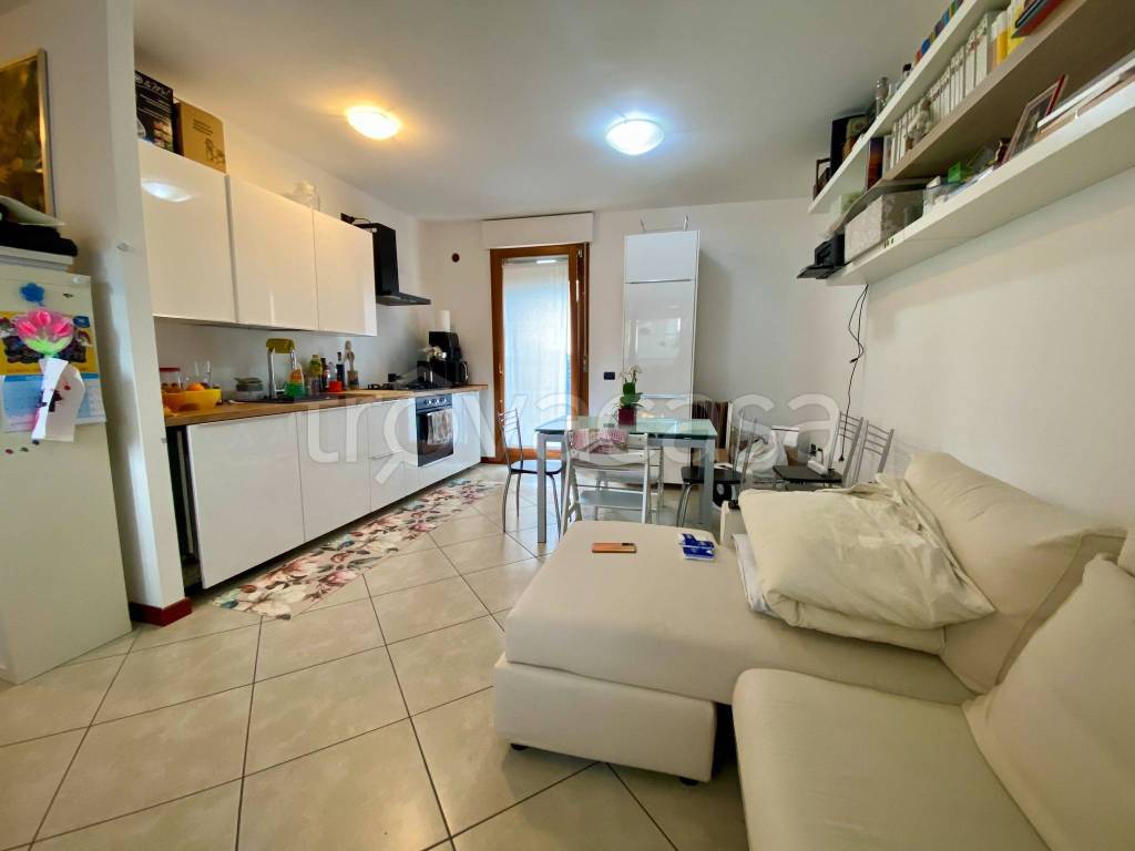 Appartamento in vendita a Mira via Giosuè Carducci, 2