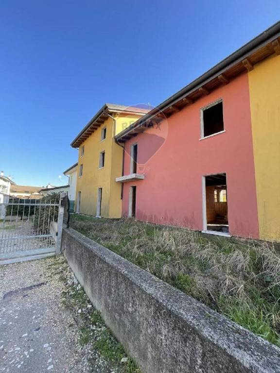 Villa a Schiera in vendita a Castel d'Ario via Di Là Dell'Acqua, 62