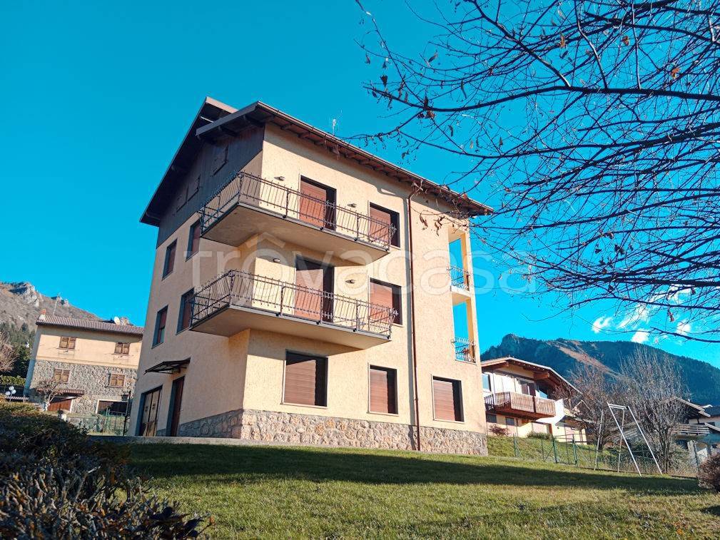 Appartamento in vendita a Castione della Presolana via Barbetti