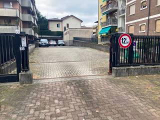 Posto auto in affitto a varese via antonio canova, 25