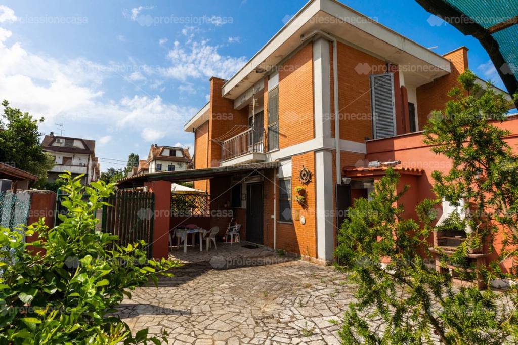 Villa Bifamiliare in vendita ad Ardea viale Colle Romito