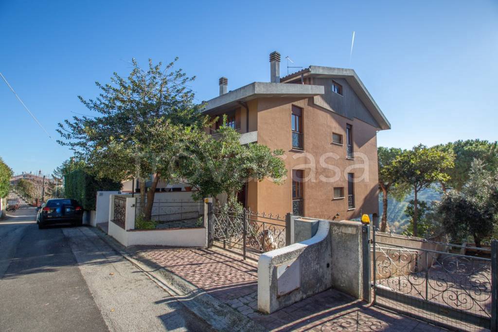 Villa Bifamiliare in vendita a Montesilvano via Monte Cimino, 12