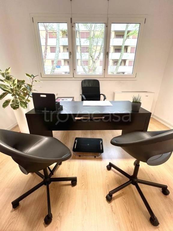 Ufficio in in affitto da privato a Frosinone viale Roma, 56