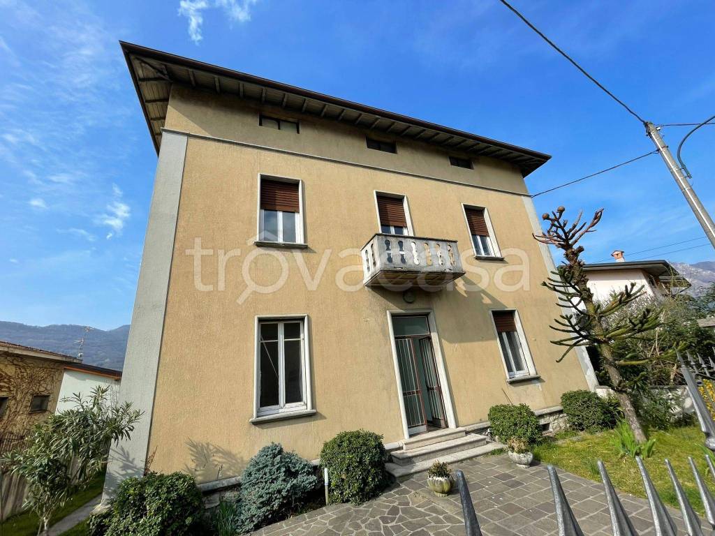 Villa in vendita a Vercurago via del Poggio, 3
