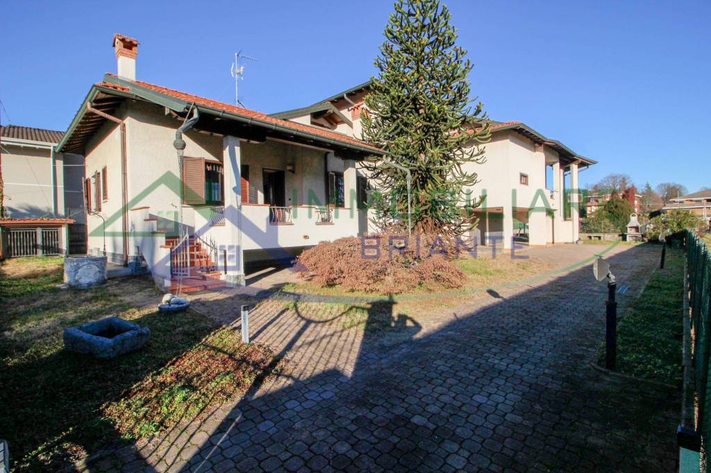 Villa Bifamiliare in vendita a Somma Lombardo via Pietro Mascagni