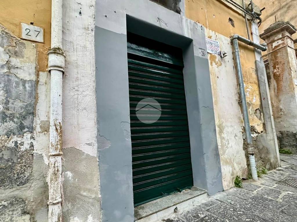 Negozio in affitto a Napoli via della Veterinaria, 28