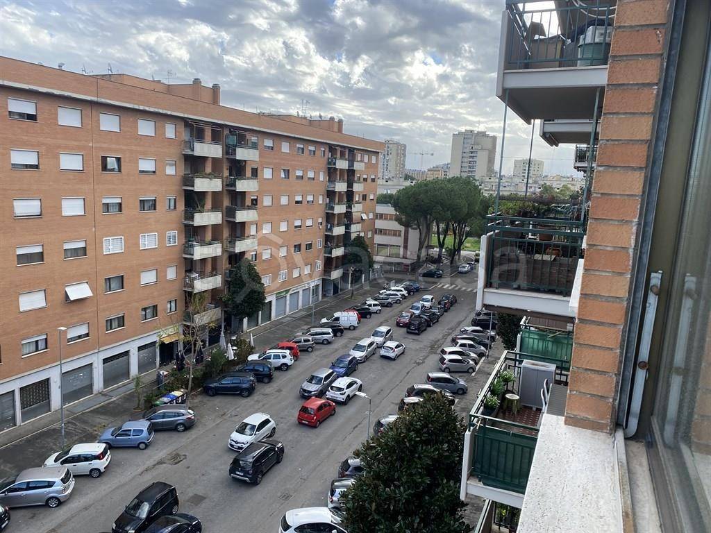 Appartamento in vendita a Roma via tina pica