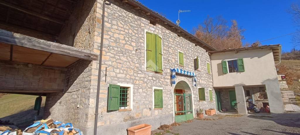 Casa Indipendente in vendita a Carpineti via Cà Benno, 2