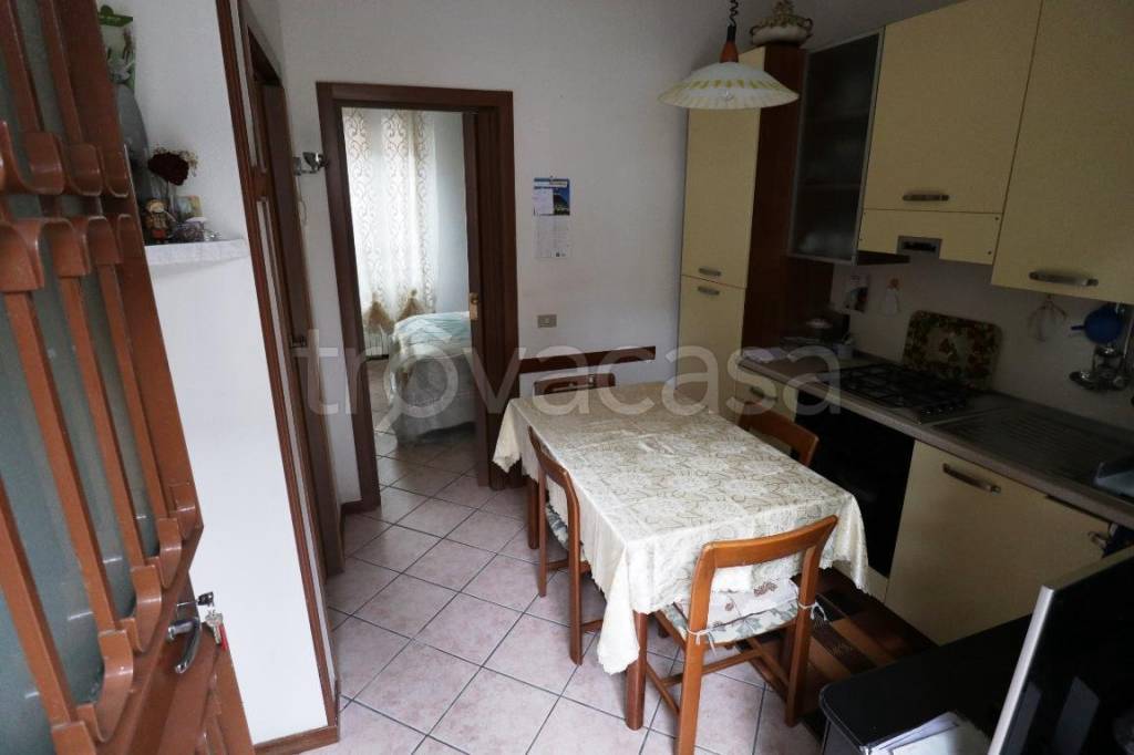 Appartamento in vendita a Cabiate via Vittorio Veneto, 8