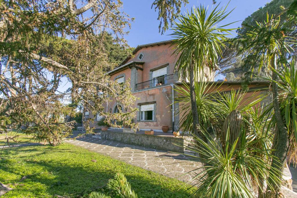 Villa in vendita a Marino via Spinabella, 21