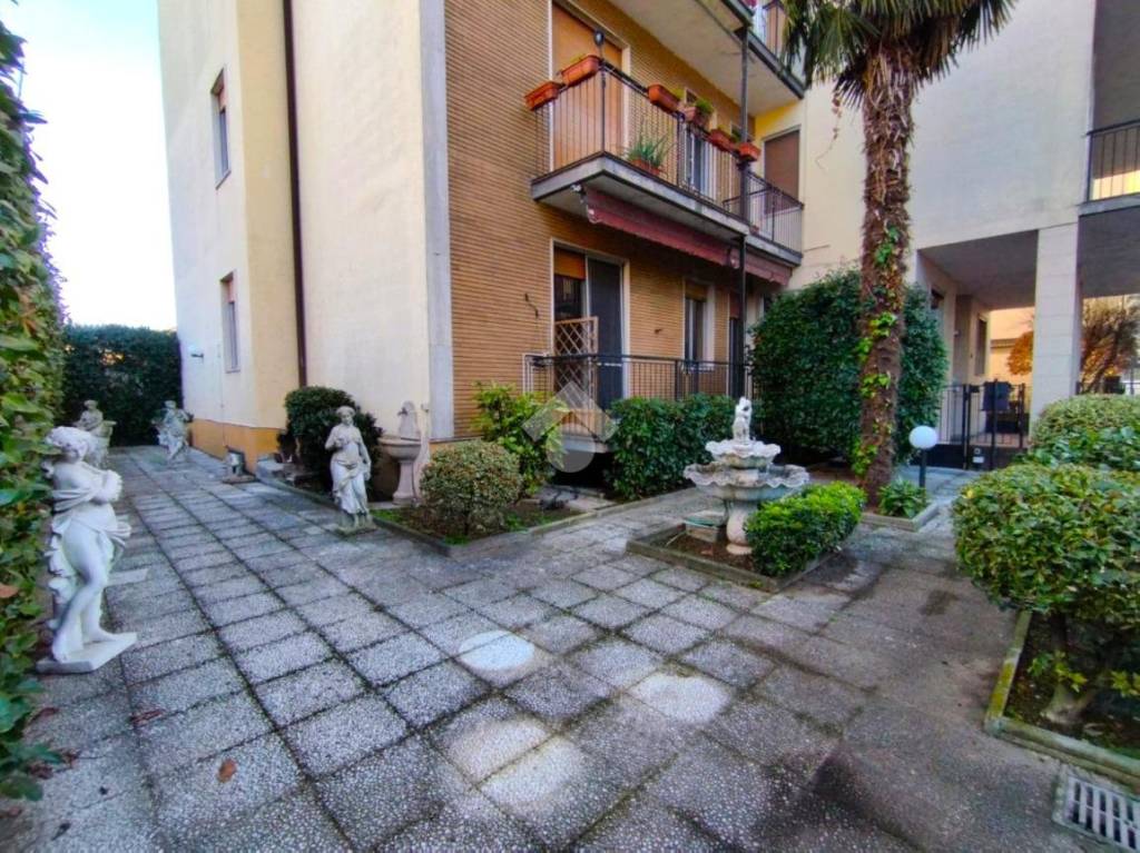 Appartamento in vendita a Trecate via Cesare Battisti, 9