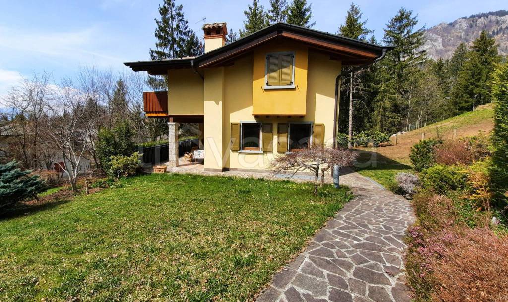 Villa in vendita a Castione della Presolana via Stella Alpina, 9