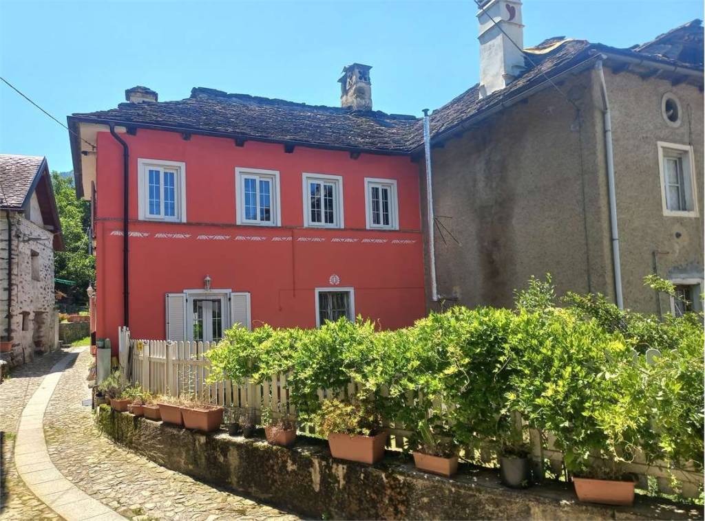 Casa Indipendente in vendita a Bannio Anzino via Cappelle, 2