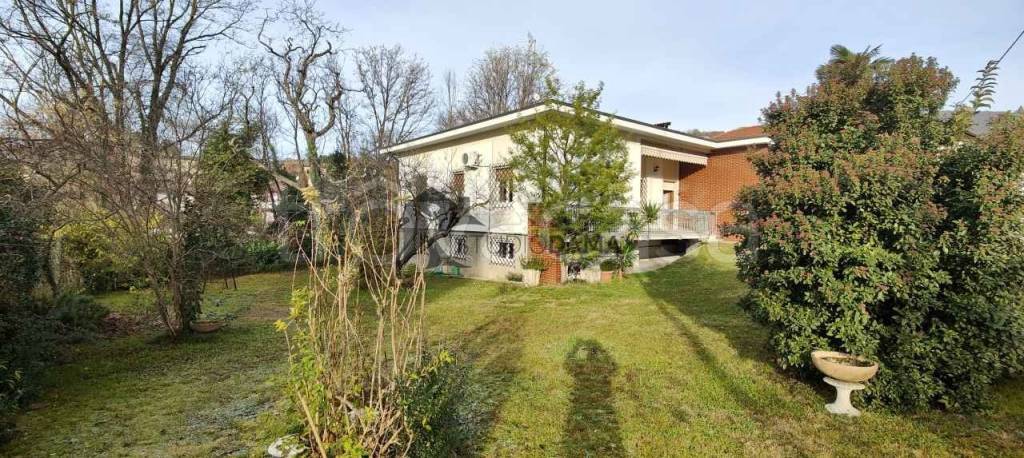 Villa in vendita a Ome via Martignago
