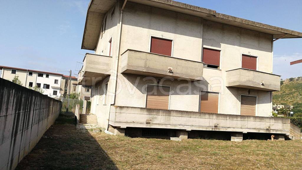Villa Bifamiliare in in vendita da privato a Santi Cosma e Damiano via Vecchia Cisterna, 242