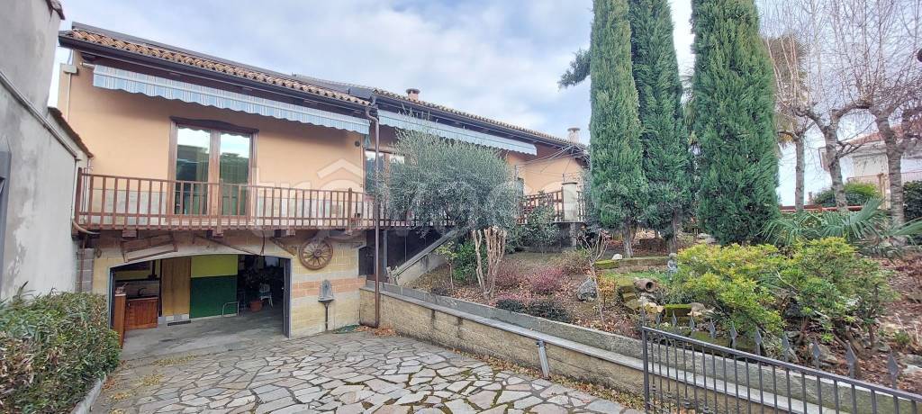 Villa Bifamiliare in vendita a Cavour via Giuseppe Cottolengo, 10
