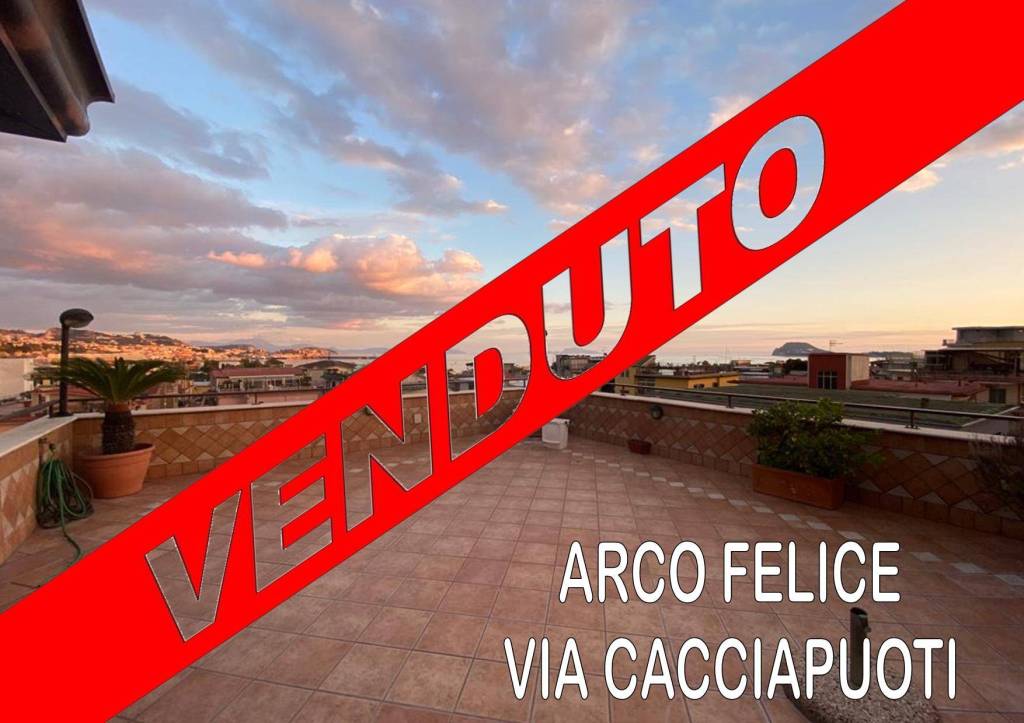Appartamento in vendita a Pozzuoli via Antonio Cacciapuoti