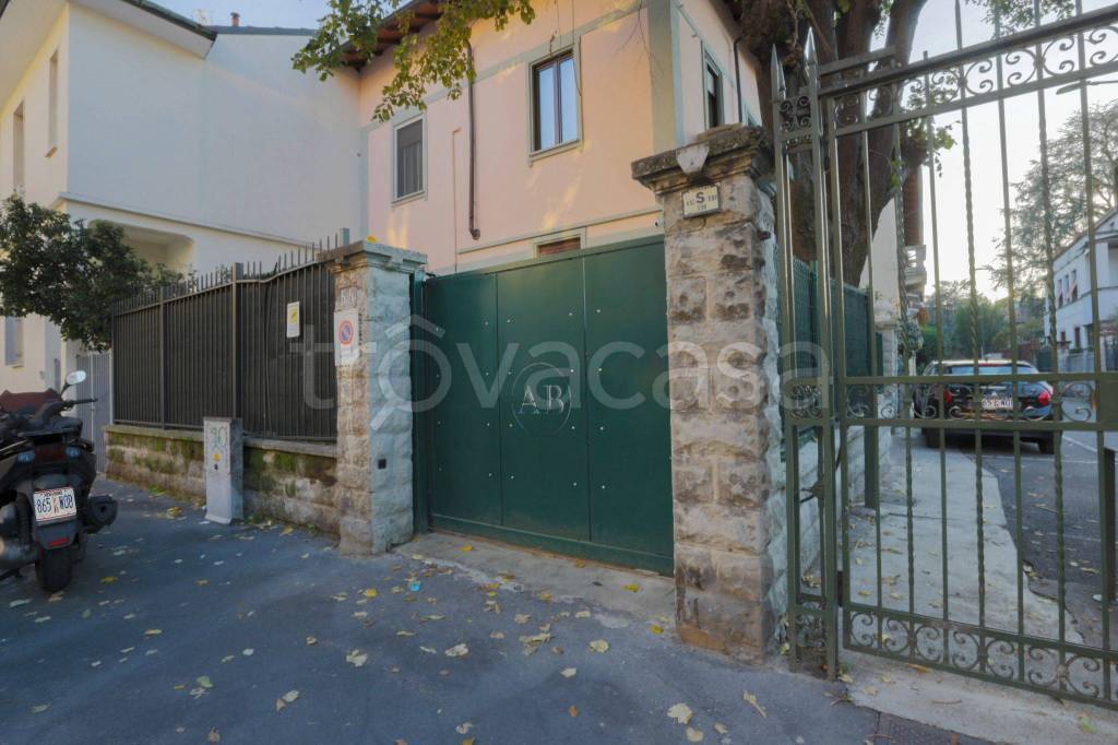 Villa in in affitto da privato a Milano via Mosè Bianchi, 55