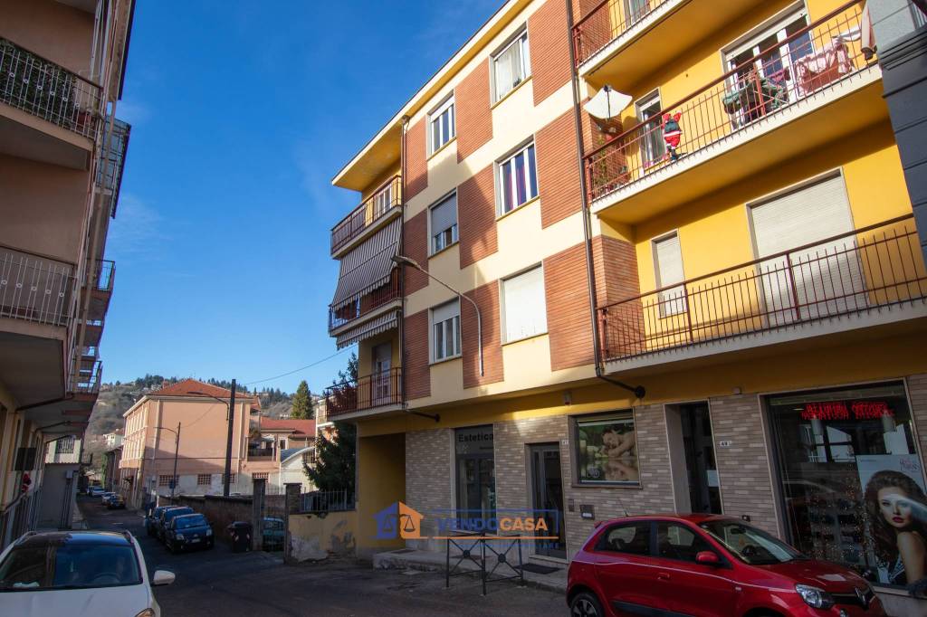 Appartamento in vendita a Canelli via Michele Pavia, 47