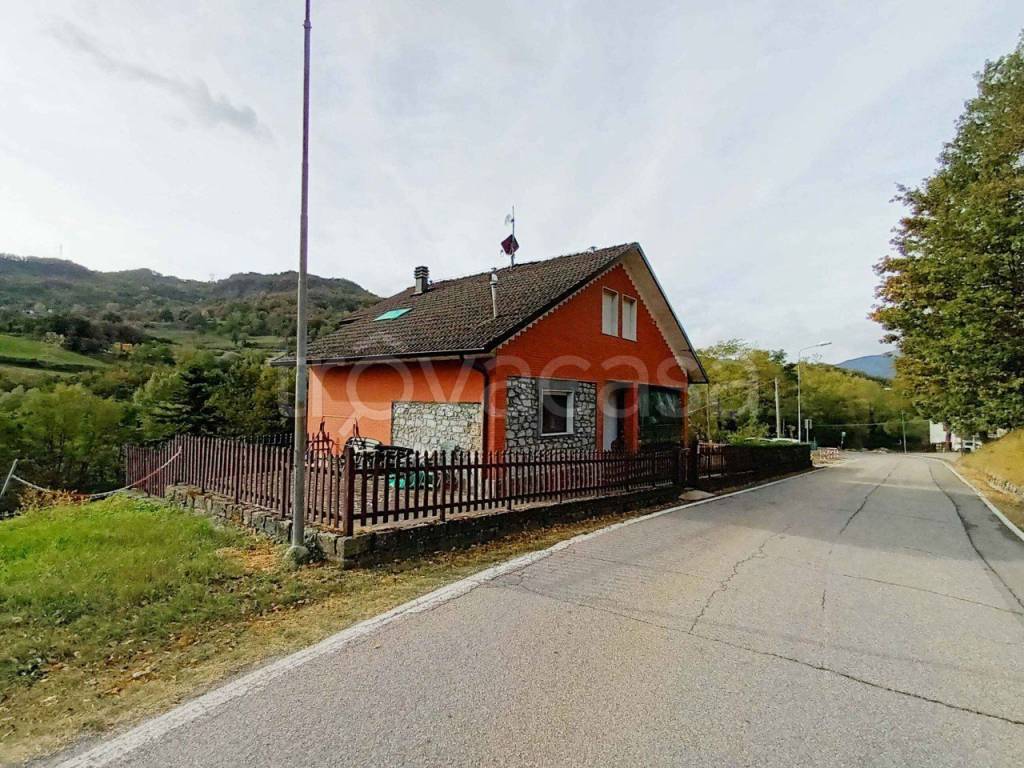 Villa in vendita a Ventasso via Marmoreto