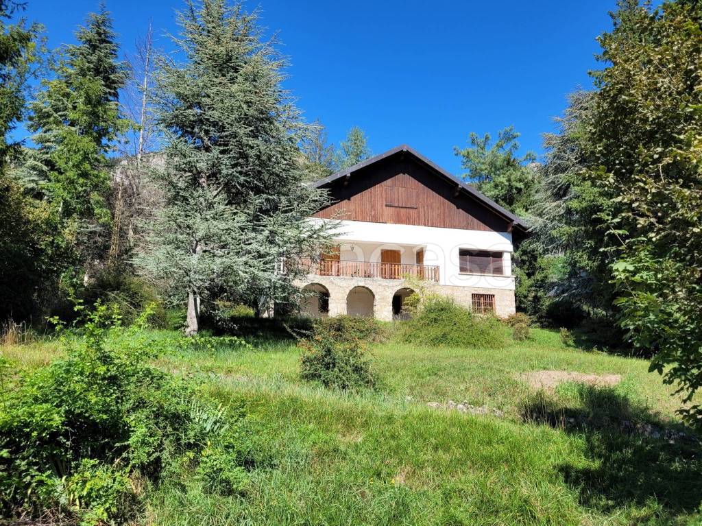 Villa in vendita a Castione della Presolana via Luigi Cadorna, 12