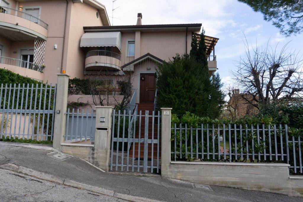 Villa in in vendita da privato a Fermo via Isaia Billè, 26