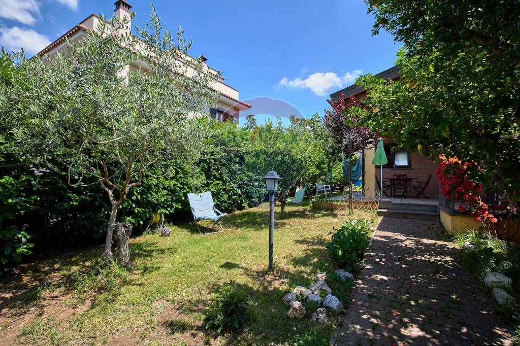 Villa Bifamiliare in vendita a Roma via del casale paoloni, 10
