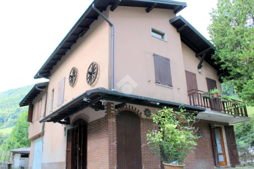 Villa in vendita a Cene via Valle Rossa, 88