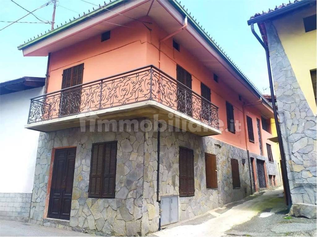 Casa Indipendente in in vendita da privato a Cuceglio via Giuseppe Mazzini, 18
