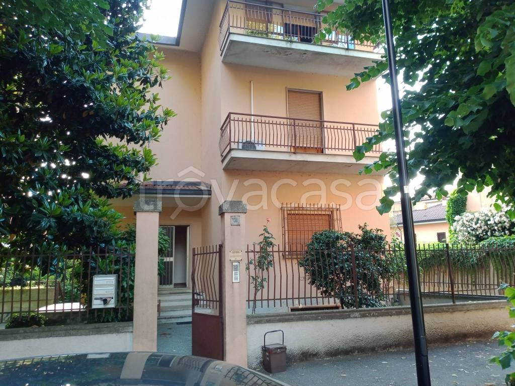 Appartamento in in vendita da privato a Pavia viale Camillo Golgi, 61