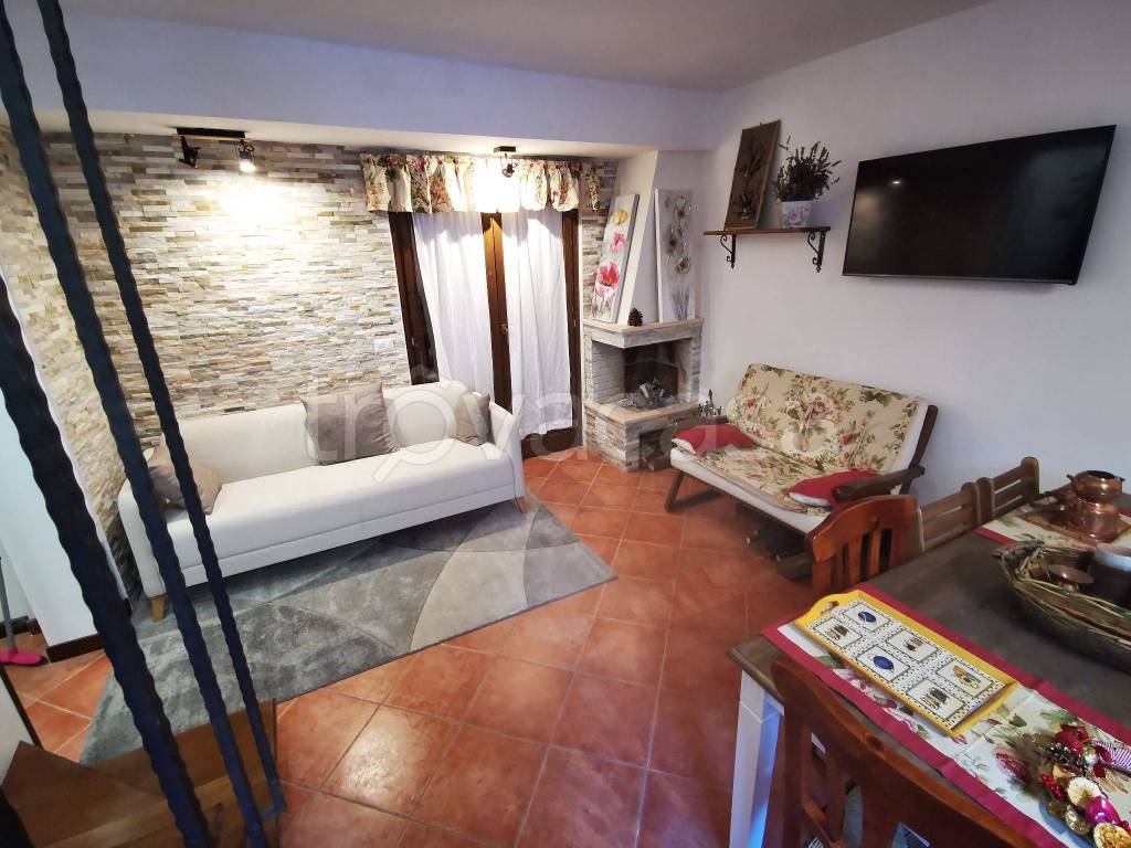 Villa a Schiera in in affitto da privato a Rocca di Cambio strada Provinciale per Avezzano, 2