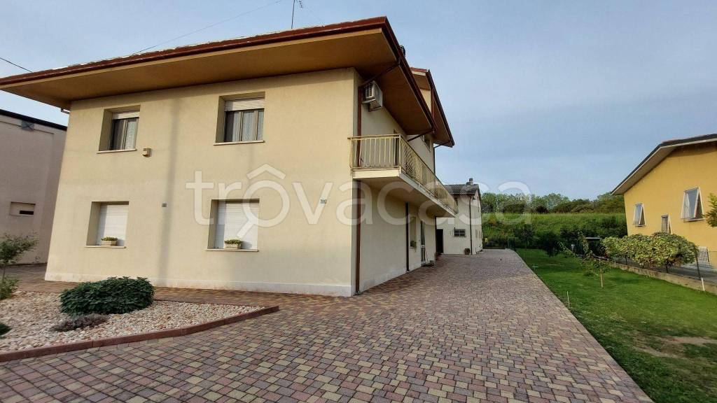 Villa Bifamiliare in in vendita da privato a Sermide e Felonica via Argine Po, 55
