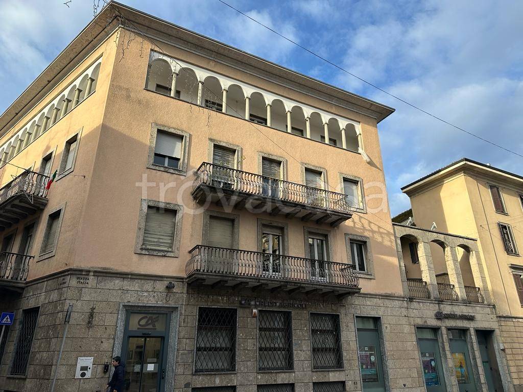 Appartamento in vendita ad Alzano Lombardo piazza Italia