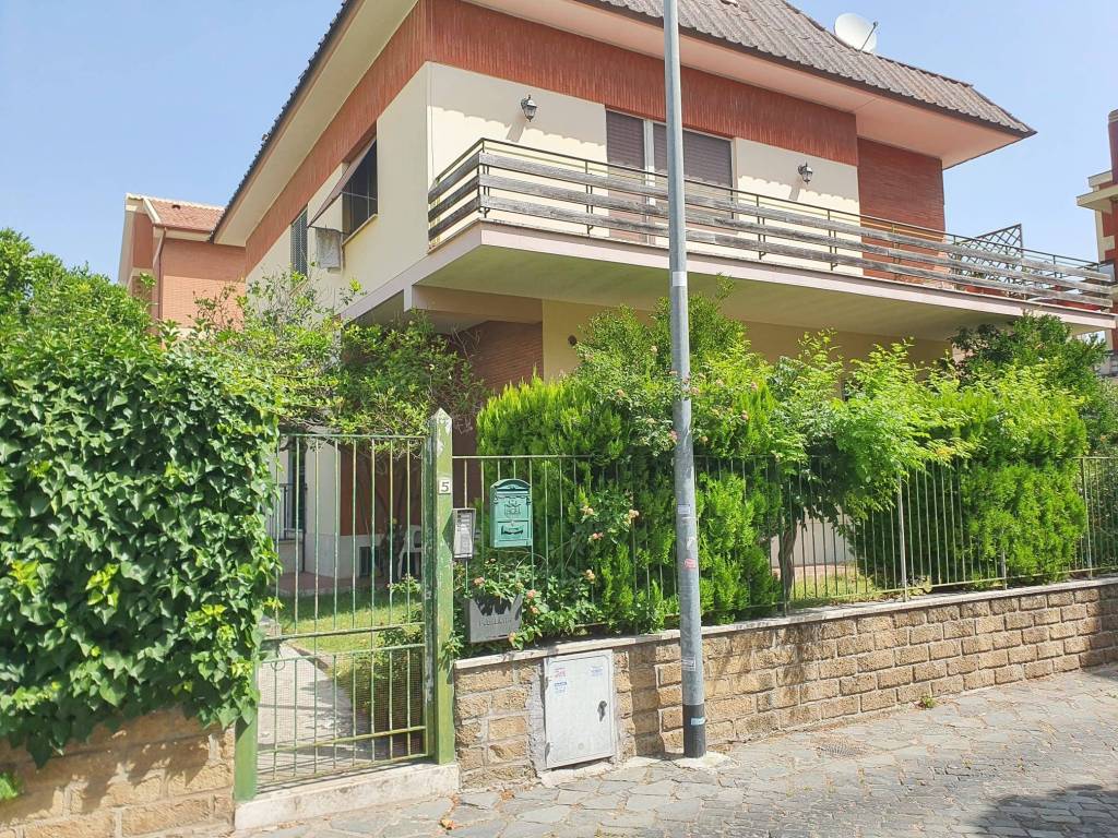 Appartamento in vendita a Roma via Gian Piero Bellori