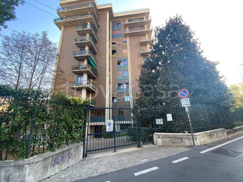 Ufficio in affitto a Milano via Angelo Carlo Fumagalli, 7
