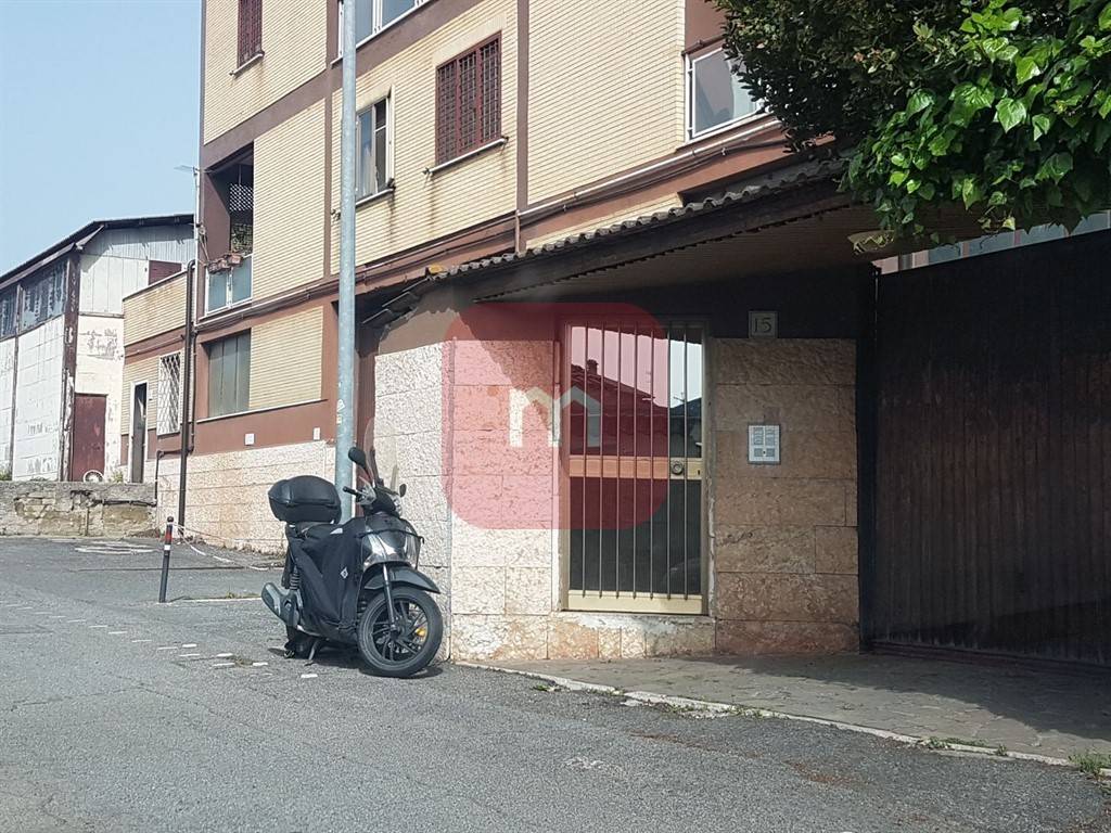 Appartamento in vendita a Roma via Lascari