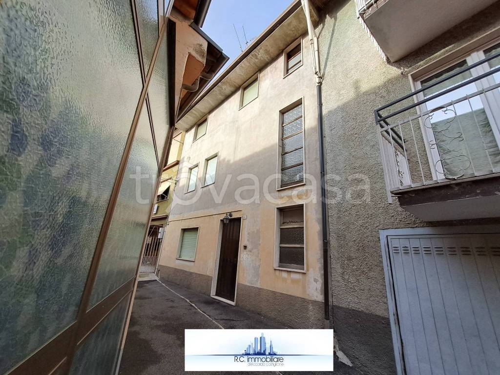 Casa Indipendente in vendita a Gazzaniga via Villa, 1