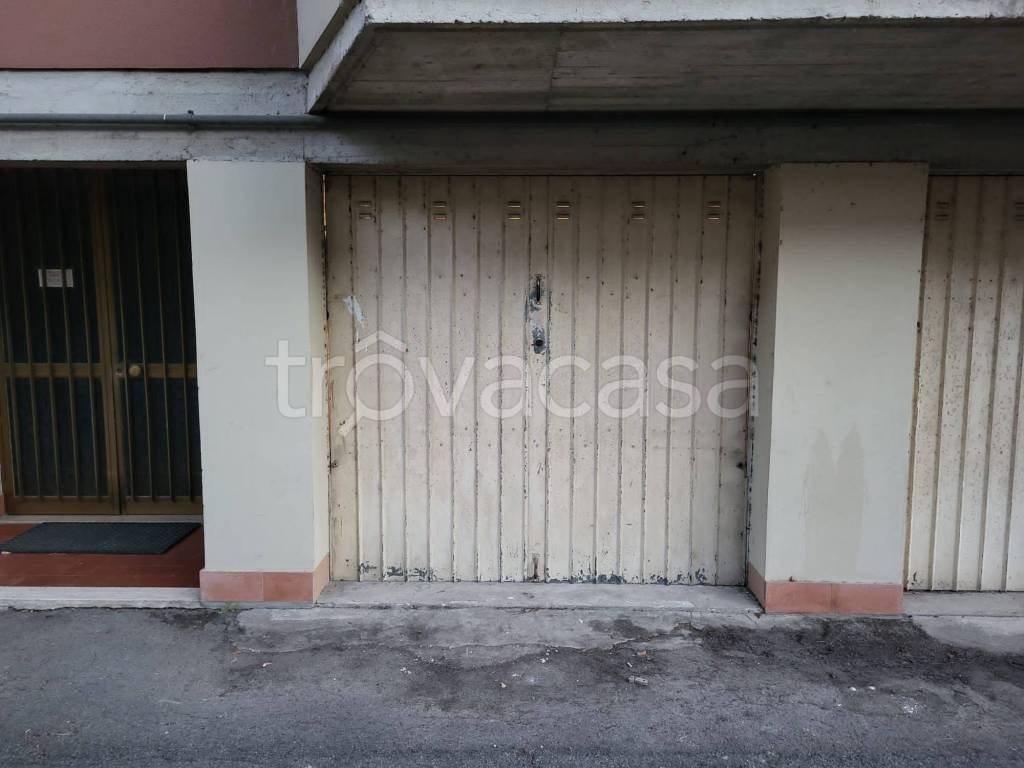 Garage in affitto a Pisa via Marsala, 15