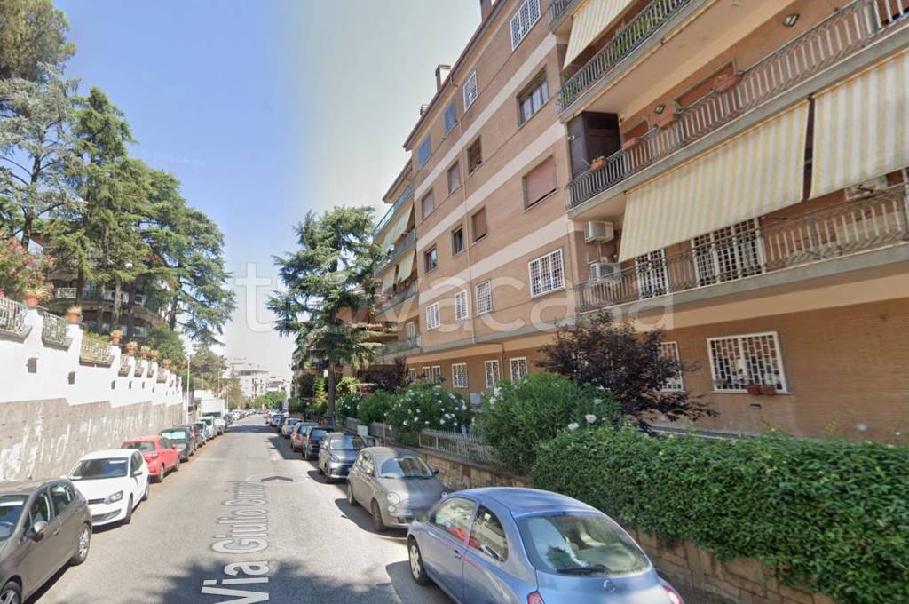 Appartamento in affitto a Roma via Giulio Curioni