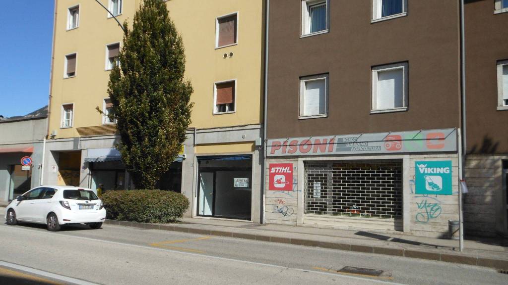 Negozio in in affitto da privato a Trento via del Brennero, 78