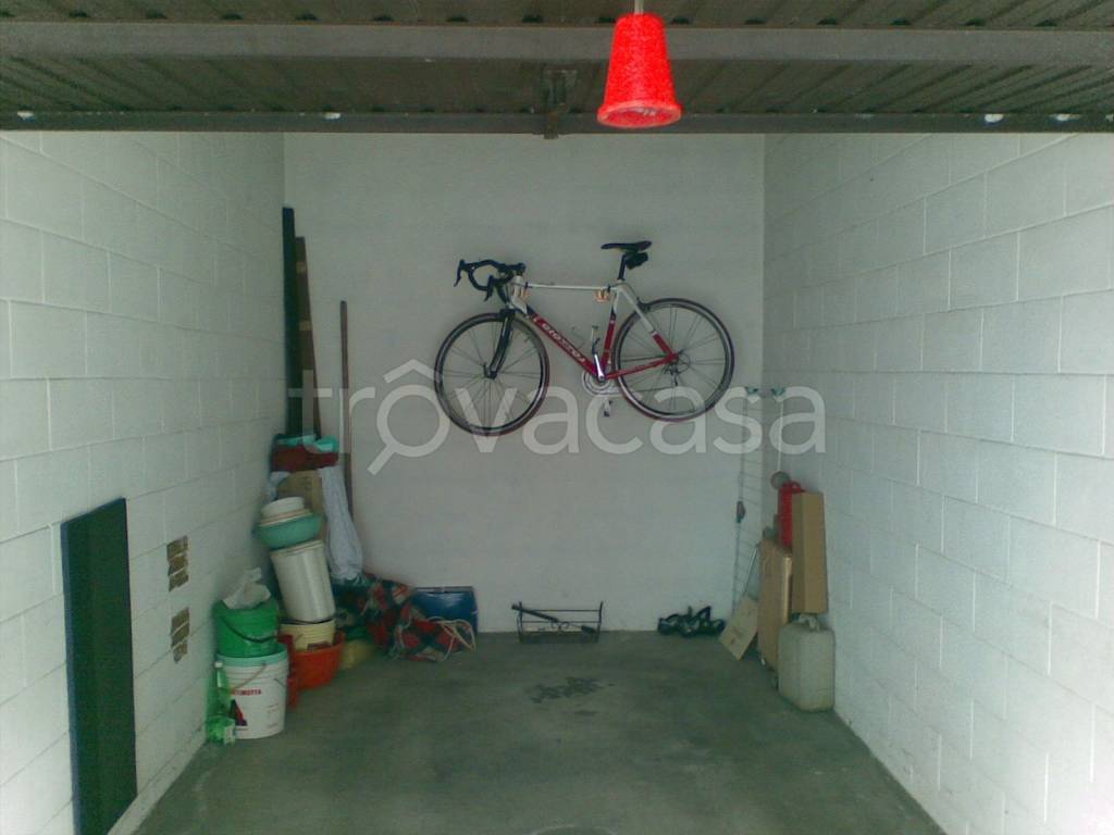 Garage in vendita a Casalpusterlengo via Filippo Turati, 3