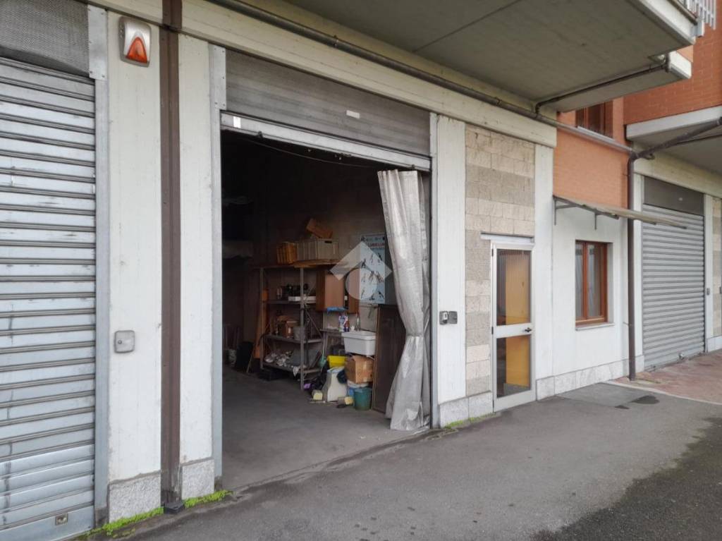 Garage in vendita a Torino via Silvestro Lega