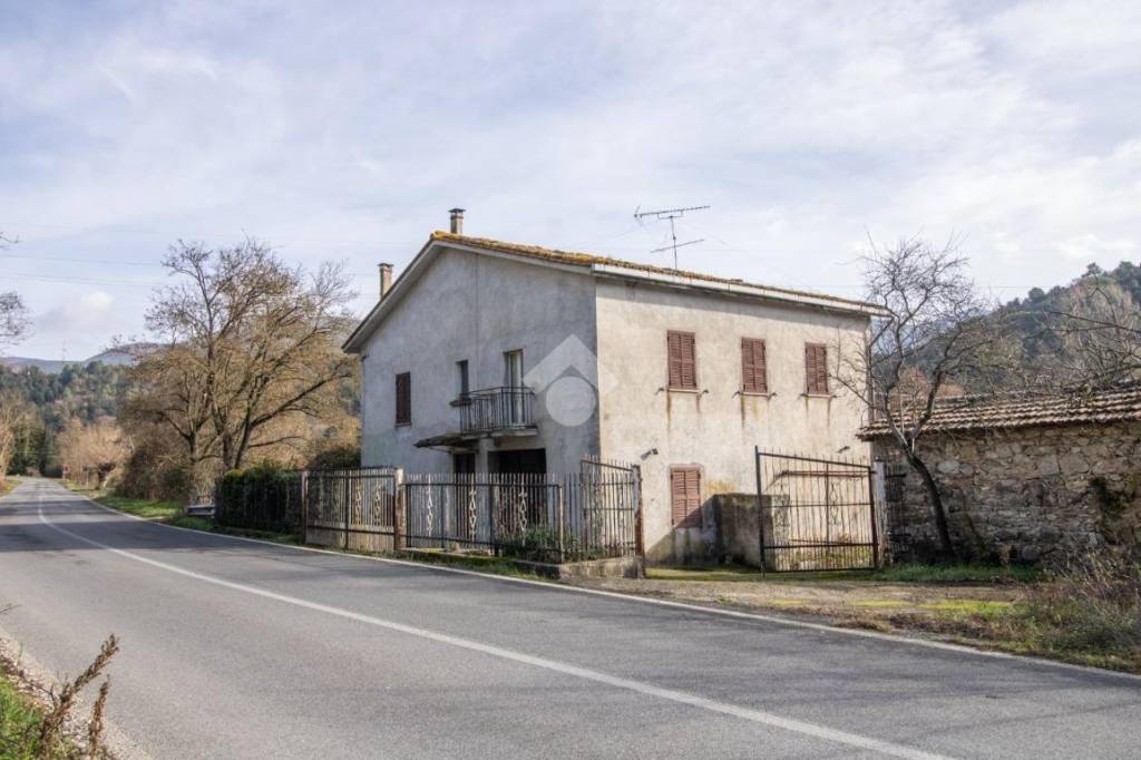 Casa Indipendente in vendita a Vacone via sr313