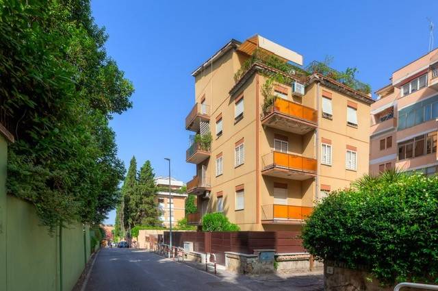 Appartamento in vendita a Roma via Gradoli