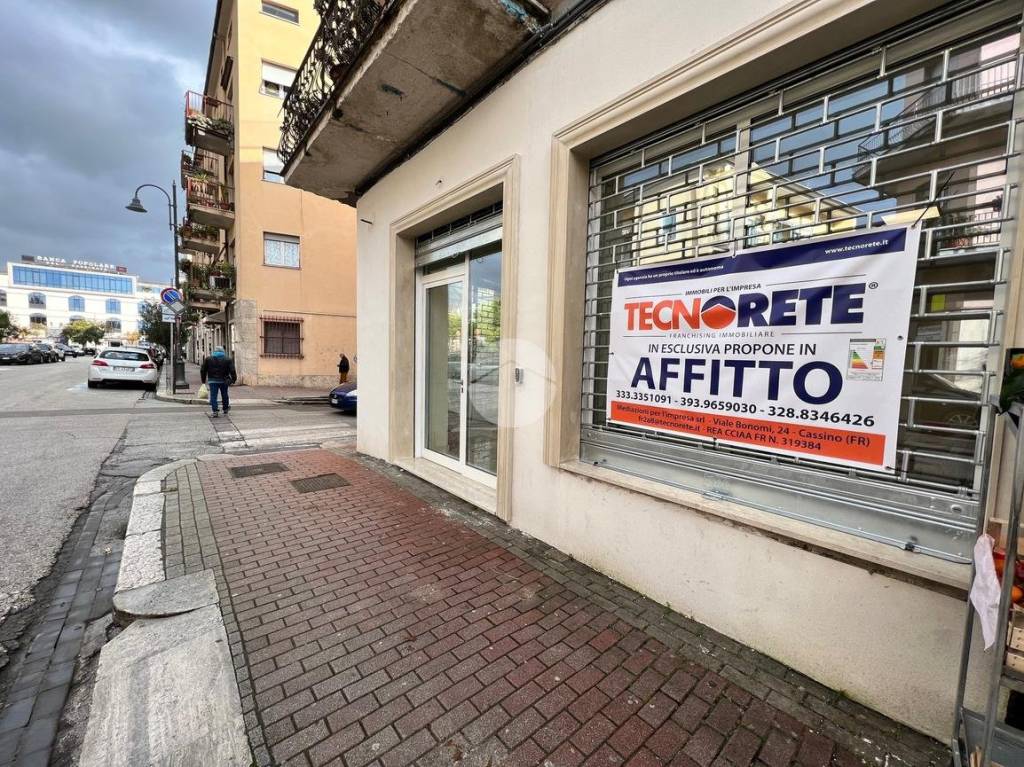 Negozio in affitto a Cassino via Gabriele d'Annunzio, 31