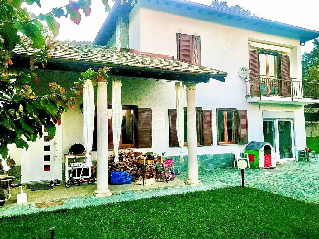 Villa in in vendita da privato ad Alta Valle Intelvi via V. Ceresola, 28