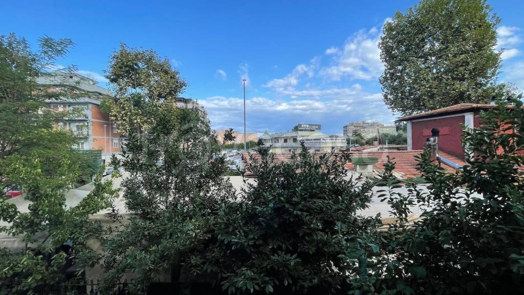 Appartamento in vendita a Roma via dei Girasoli, 60