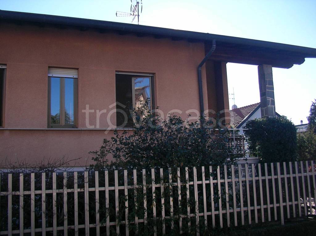 Villa in vendita a Barlassina via Cesare Battisti, 35