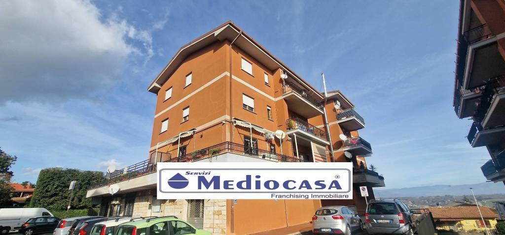 Appartamento in vendita a Lariano via Girolamo Mechelli, 12