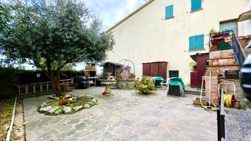Colonica in vendita a Santarcangelo di Romagna via Porta Cervese, 45